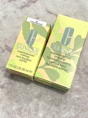 Clinique Superbalanced Makeup Foundation and Foundation Pump